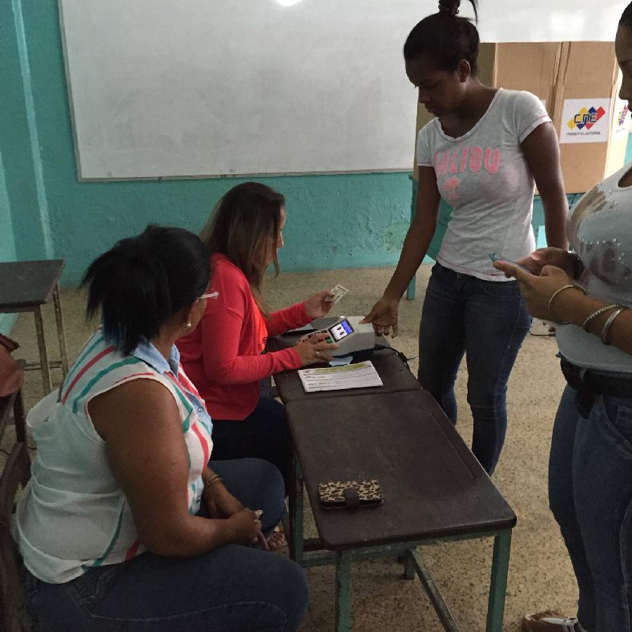 Voters in Acevedo municipality