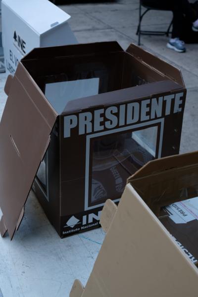 Caja awaiting ballots, Coyoacan.