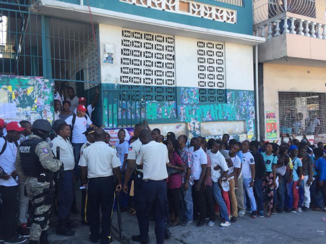 Haitian National Police keep party monitors in line (Photo by Jake Johnston)
