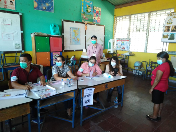 A voting center in Lepaera, Lempira.