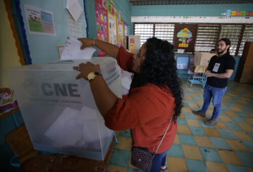 TEGUCIGALPA, HONDURAS - MARCH 16: Voting continues at polling centers as the primaries continue in Tegucigalpa, Honduras on March 16, 2025. Following the events of March 9, when two schools did not receive ballots, hundreds of people came to the center to cast their votes. (Photo by Emilio Flores/Anadolu via Getty Images)
