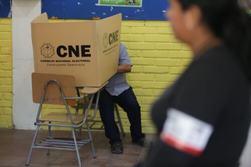 TEGUCIGALPA, HONDURAS - MARCH 9 : Honduran citizens vote during the primary elections in Tegucigalpa, Honduras on March 9, 2025. According to authorities from the CNE (National Electoral Council), due to the delay in the delivery of ballot boxes to the polling stations, the closing time will be extended until 9 pm. (Photo by Emilio Flores/Anadolu via Getty Images)