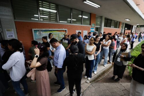 TEGUCIGALPA, HONDURAS - NOVEMBER 30: Hondurans head to the polls to vote for 2025 Honduran general election in Tegucigalpa, the capital of Honduras, on November 30, 2025. More than six million registered voters are casting ballots at 5,744 polling stations across the country, which has a population exceeding 11 million. In addition to the presidency, voters will choose vice presidents, 128 members of the national parliament, 20 representatives to the Central American Parliament, and 298 mayors. (Photo by Emilio Flores/Anadolu via Getty Images)